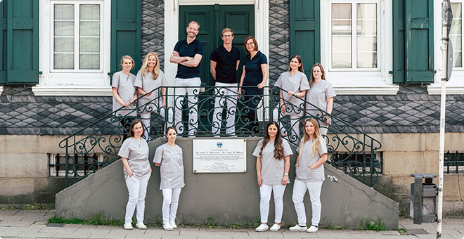 Hautarzt-Hautzentrum-Wuppertal-Untersuchung-team-4